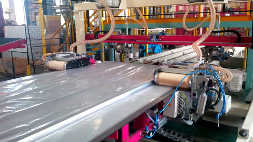 Packaging and/or strapping lines Handling & packaging line for metal sheets